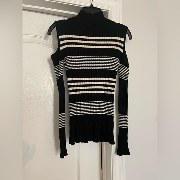 Razzle Dazzle - Picture 1 of 7